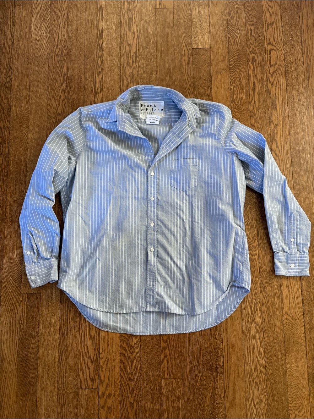 Frank & Eileen Eileen Relaxed Button-Up Button-Down shirt size M